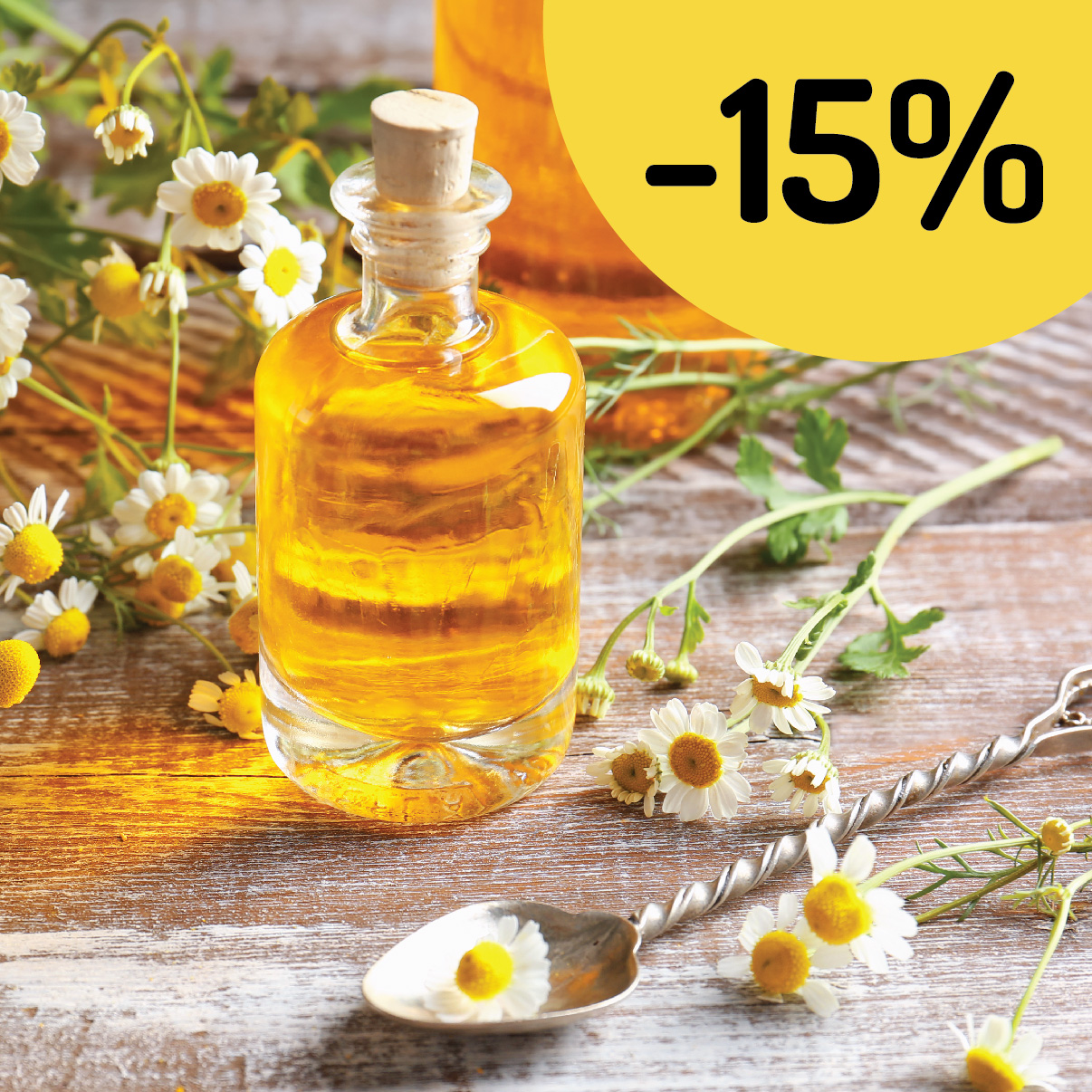 Zľava -15% na všetky suroviny na tvorbu kozmetik v Handymade. Rumanček a sklenená fľaštička s žltým olejčekom sa vynímajú na fotke.
